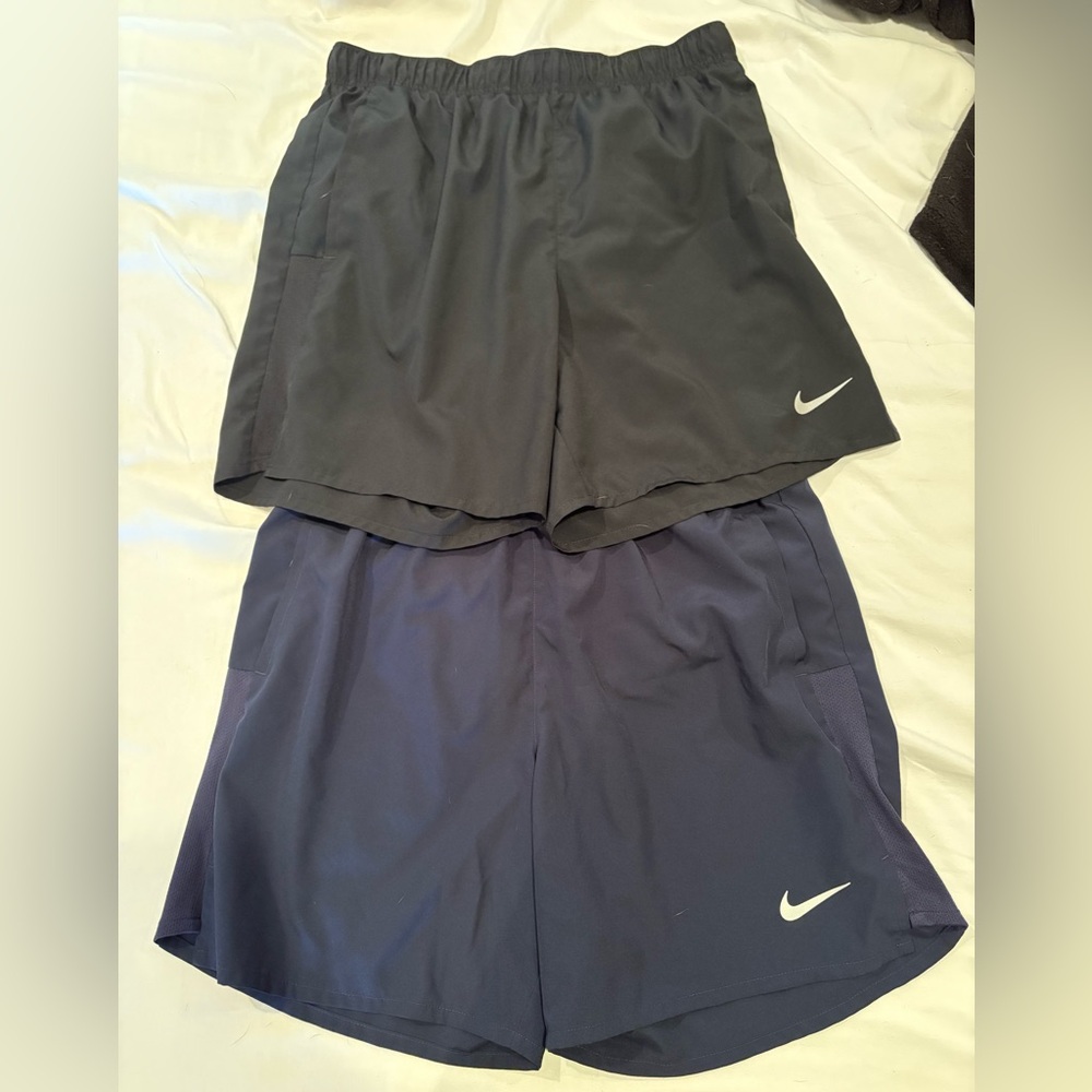 Nike Men's Dri-FIT Challenger Shorts 7”
Selling as a pair! - Picture 3 of 6